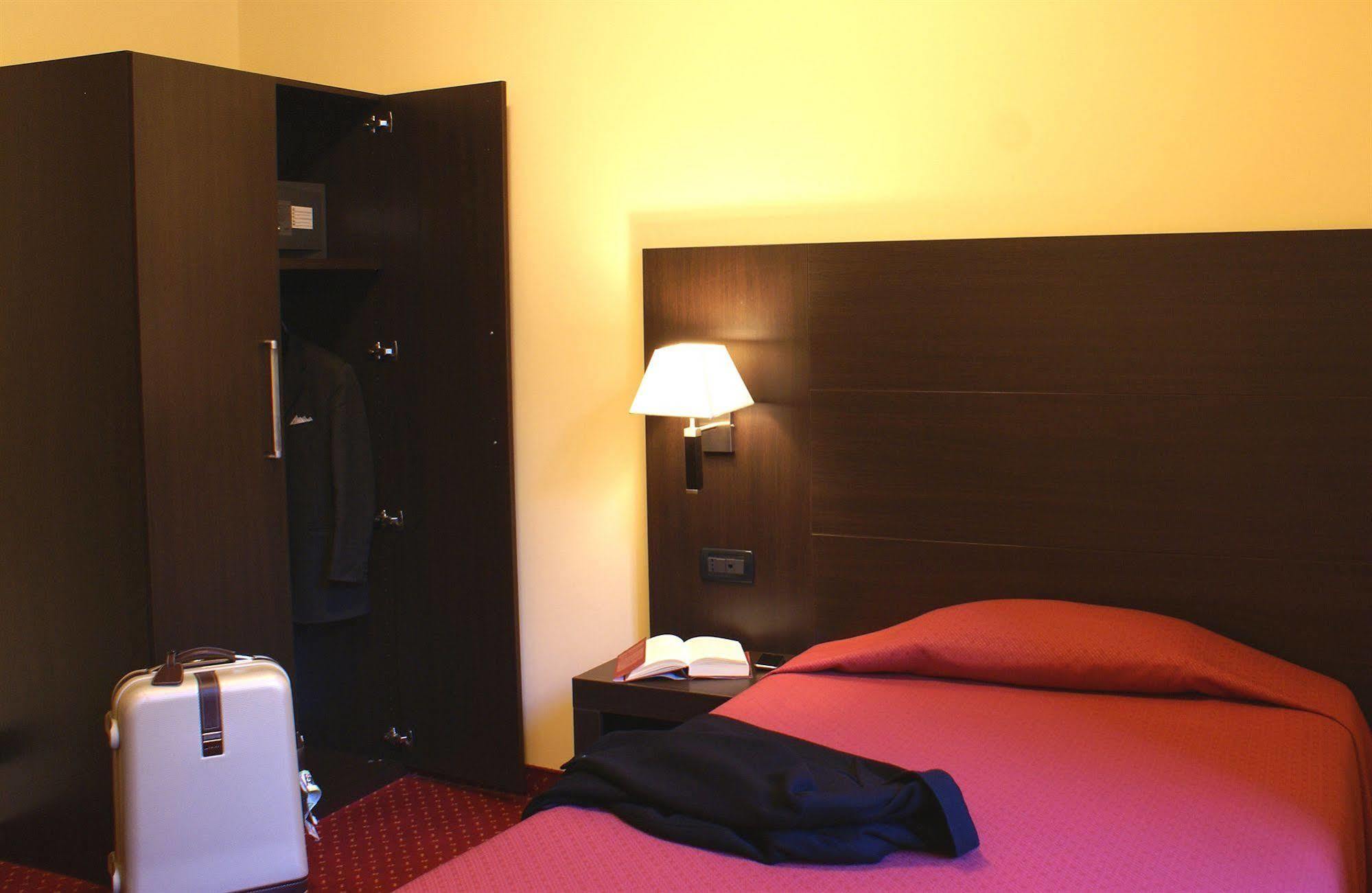 Hotel Versailles Roma Quarto foto